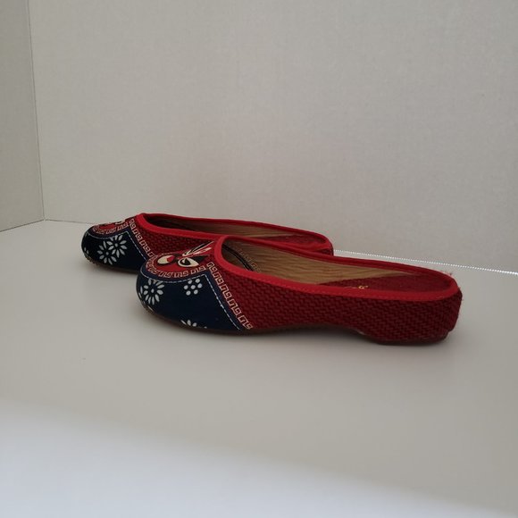 Unique, comfy Asian weaved mule shoe slipper. Kabuki style embroidery - Picture 2 of 9